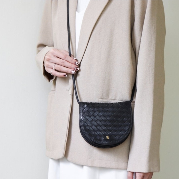 Vintage Bally Lambskin Mini Pochette Woven Black Shoulder Bag - Picture 3 of 7